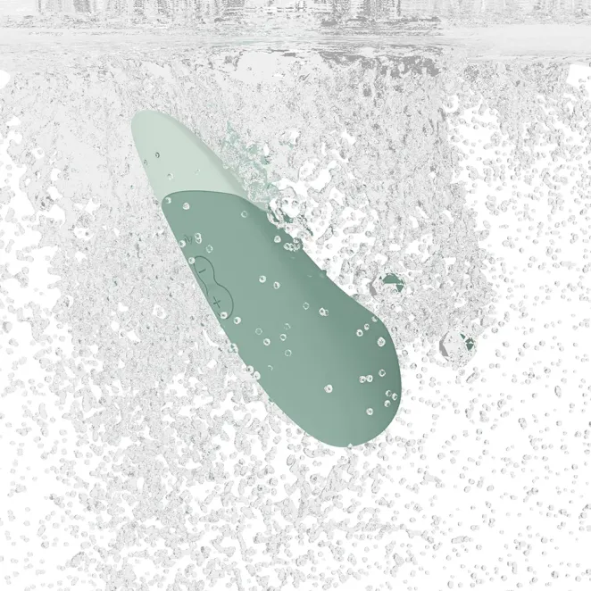 Womanizer UltraWave Lay-On Vibe in Sage